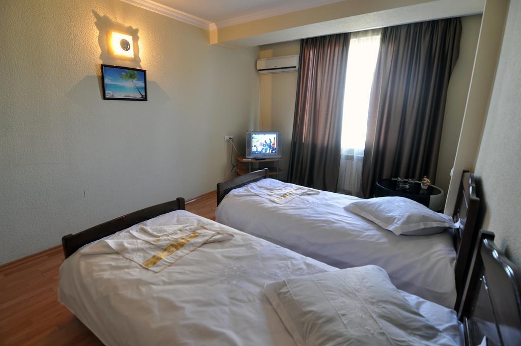 טביליסי Sun Rise Hotel חדר תמונה