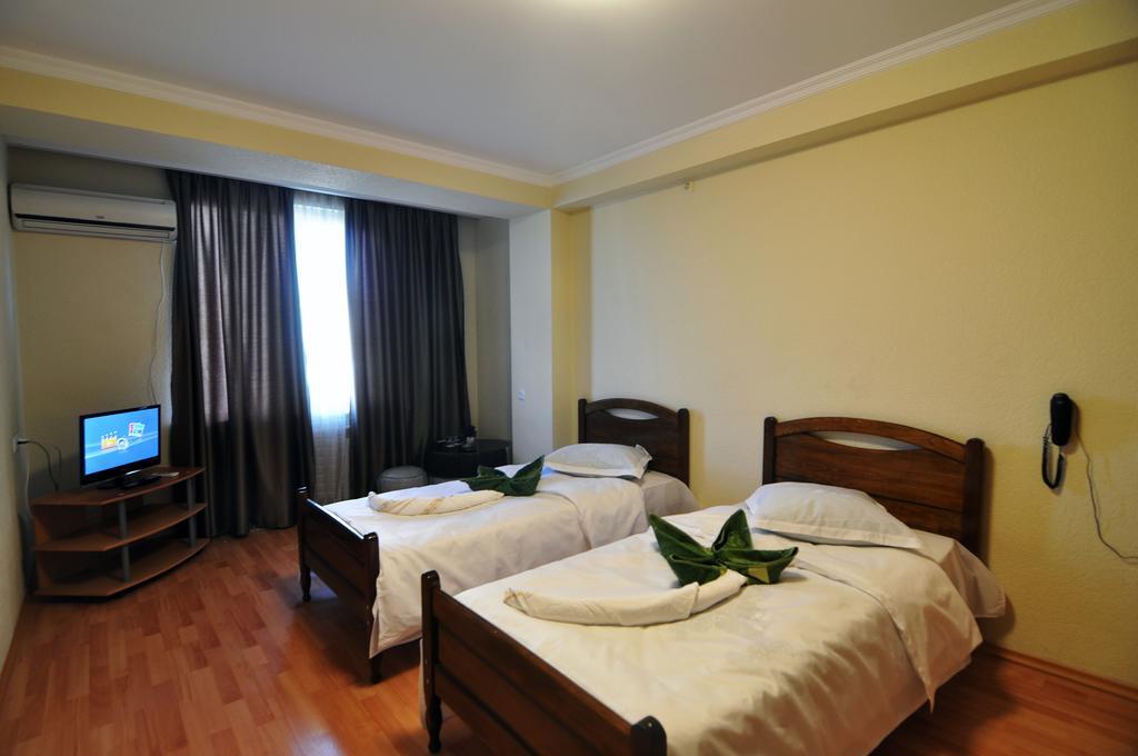 טביליסי Sun Rise Hotel חדר תמונה