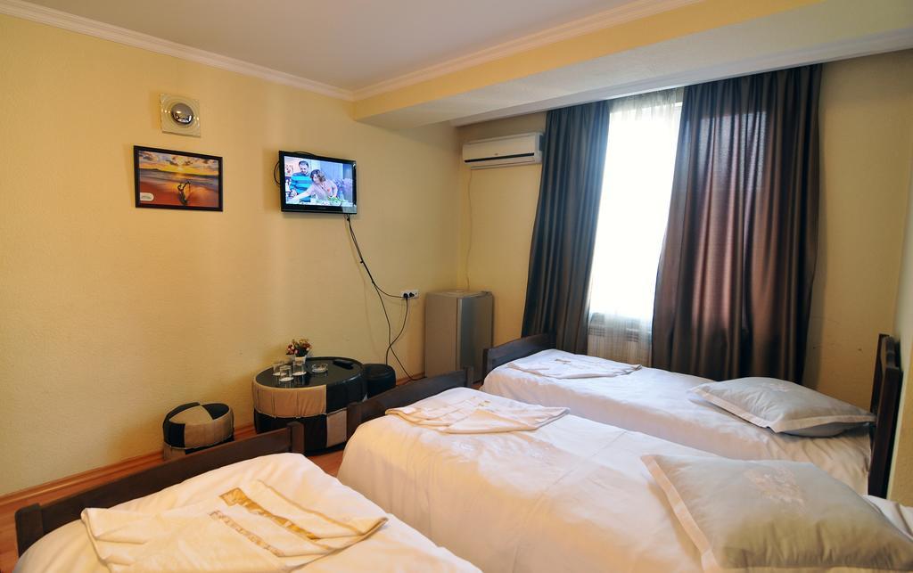 טביליסי Sun Rise Hotel חדר תמונה