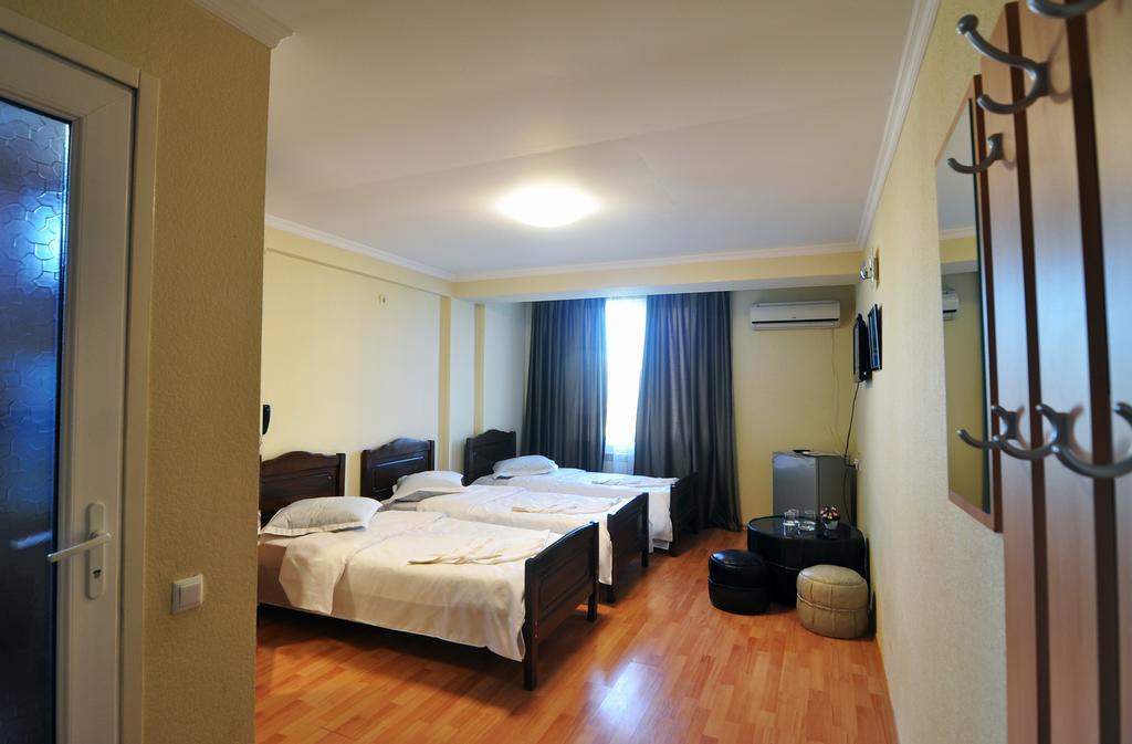 טביליסי Sun Rise Hotel חדר תמונה